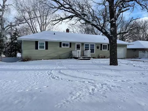 1216 N Burlington Ave, Fergus Falls, MN 56537