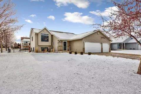 895 25th St NE, Owatonna, MN 55060