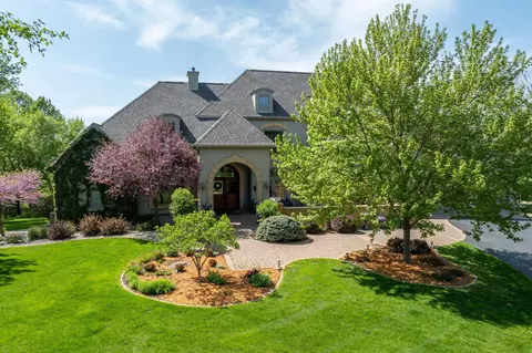 236 Woodhill Ct, Mankato, MN 56001