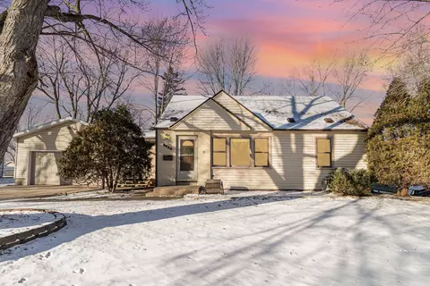 9532 Clinton Ave S, Bloomington, MN 55420