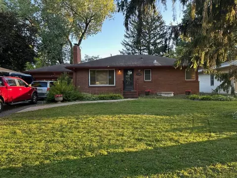 1266 Skillman Ave W, Roseville, MN 55113