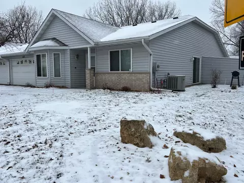 657 Belland Ave, Vadnais Heights, MN 55127