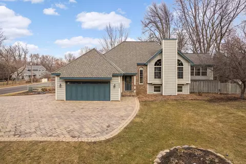 25340 Smithtown Rd, Shorewood, MN 55331