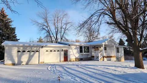 1213 S Halvorson St, Redwood Falls, MN 56283