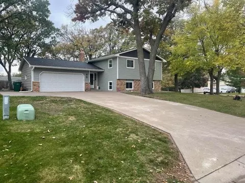 62 98th Ln NW, Coon Rapids, MN 55448