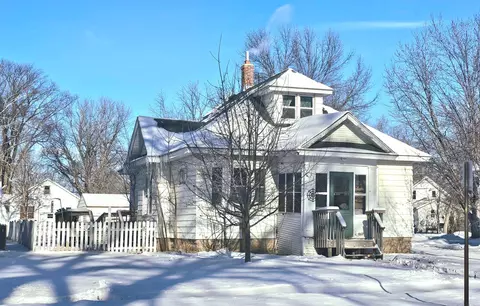 303 E 7th St, Morris, MN 56267