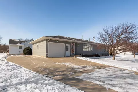 1315 Pryor Ave N, Glencoe, MN 55336