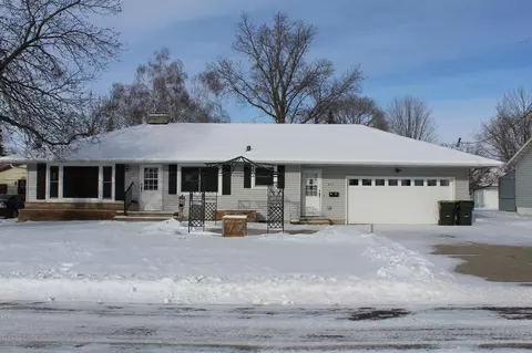 413 1st St NW, Melrose, MN 56352