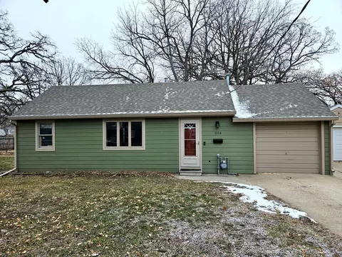 1004 11th St NW, Austin, MN 55912