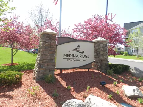 100 Clydesdale Trl #111, Medina, MN 55340