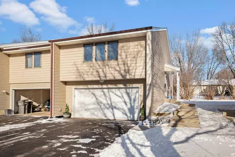 324 W 5th St, Waconia, MN 55387