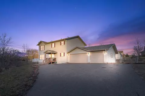 28495 Lakelawn Dr, Lindstrom, MN 55045