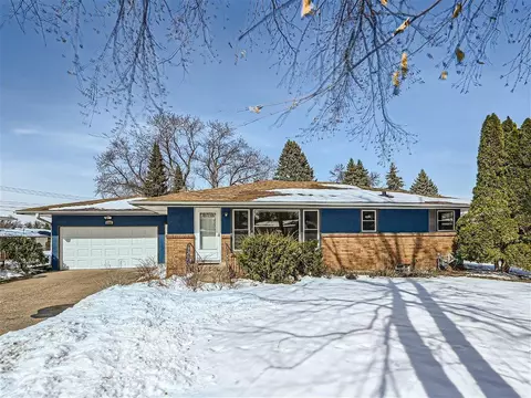 1489 Clarmar Ave W, Roseville, MN 55113