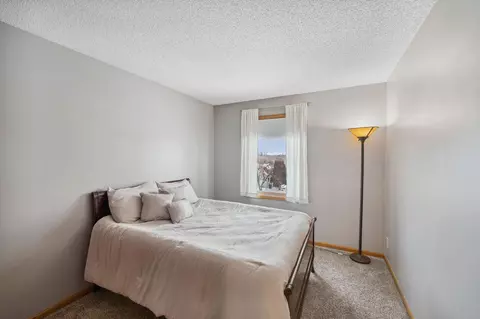 1582 Lakeview Curv, Eagan, MN 55122 photo 17