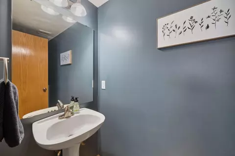 1582 Lakeview Curv, Eagan, MN 55122 photo 12