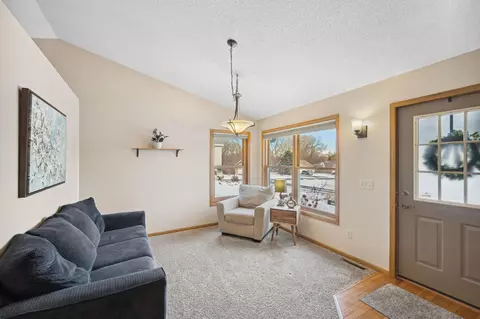 1582 Lakeview Curv, Eagan, MN 55122 photo 5