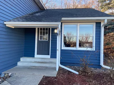 1582 Lakeview Curv, Eagan, MN 55122 photo 3