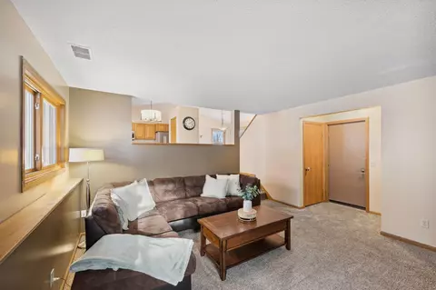 1582 Lakeview Curv, Eagan, MN 55122 photo 11