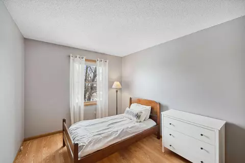 1582 Lakeview Curv, Eagan, MN 55122 photo 18