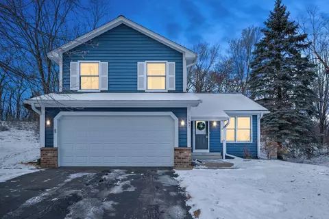 1582 Lakeview Curv, Eagan, MN 55122