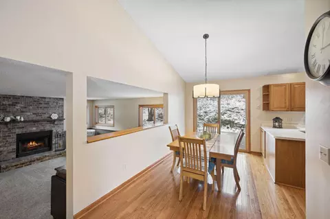 1582 Lakeview Curv, Eagan, MN 55122 photo 6