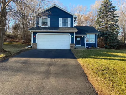 1582 Lakeview Curv, Eagan, MN 55122 photo 2