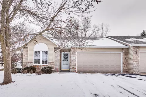 926 Evergreen Ct, Vadnais Heights, MN 55127