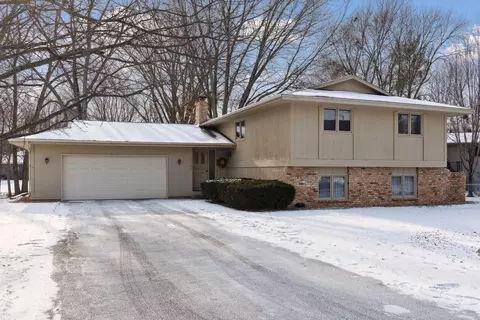 18895 Pheasant Cir, Eden Prairie, MN 55346