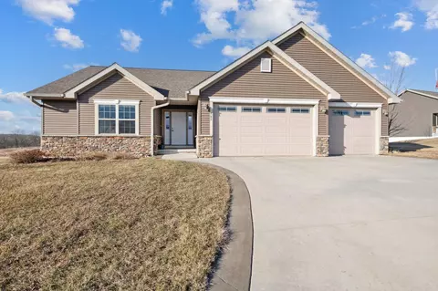 665 W Giana Ct, Ellsworth, WI 54011