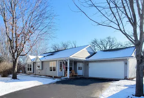 1003 Pleasantview Ct NW, Isanti, MN 55040