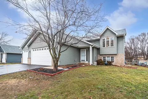 899 115th Ln NE, Blaine, MN 55434
