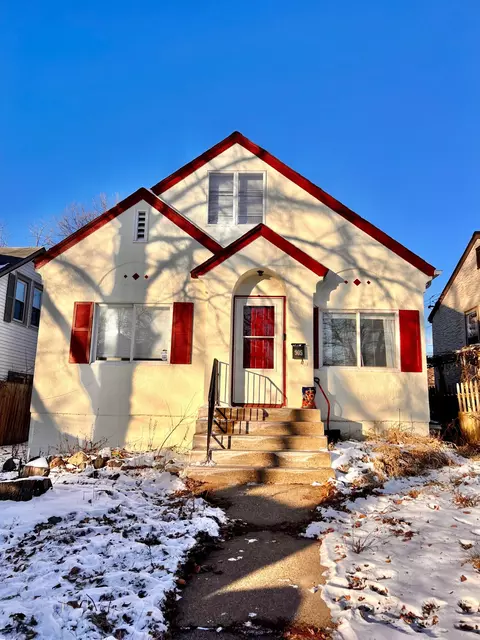 905 Russell St, Saint Paul, MN 55106