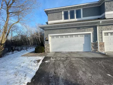 505 Sutherland Dr, Woodbury, MN 55129