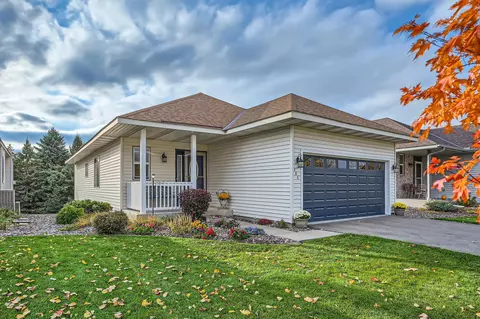 386 Bluebird Ln, Woodbury, MN 55125