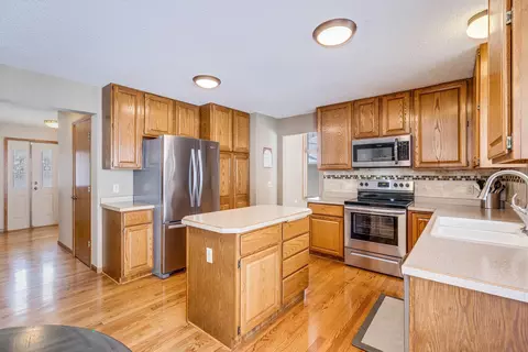 1435 Cutters Ln, Eagan, MN 55122 photo 12