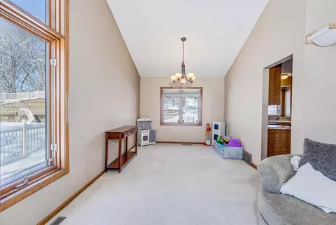 1435 Cutters Ln, Eagan, MN 55122 photo 9