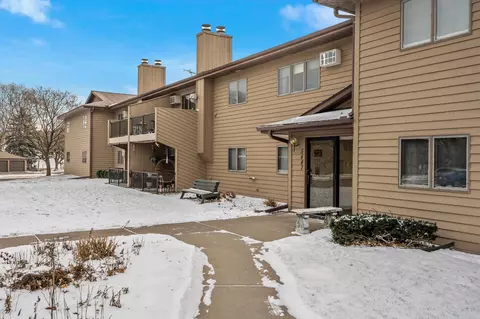 5447 Babcock Trl #208, Inver Grove Heights, MN 55077