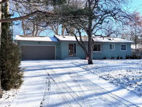9947 Queen Cir, Bloomington, MN 55431