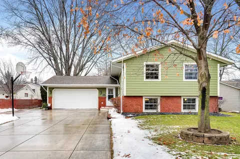 2715 Chisholm Ave, North Saint Paul, MN 55109