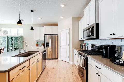 13590 Applewood Trl, Rosemount, MN 55068