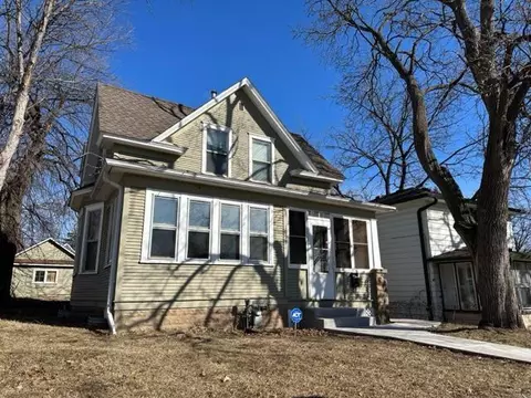 1093 Sims Ave, Saint Paul, MN 55106