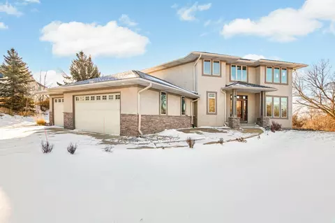 682 Sterling St S, Maplewood, MN 55119