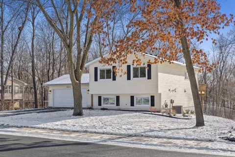 901 Carver Beach Rd, Chanhassen, MN 55317