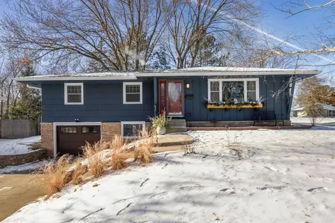 1741 Wisconsin Ave N, Golden Valley, MN 55427