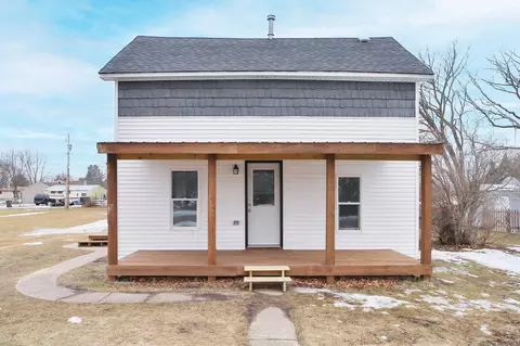 305 Cleveland St SW, Staples, MN 56479