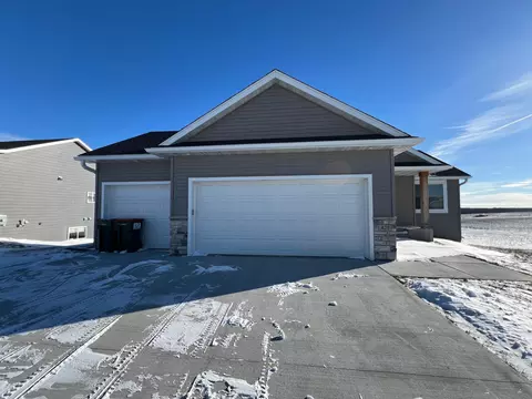 421 Keystone Dr NE, Pine Island, MN 55963