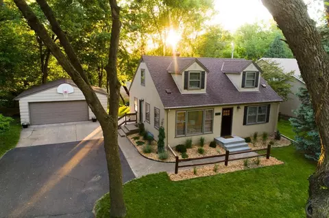 4011 Mcmenemy St, Vadnais Heights, MN 55127