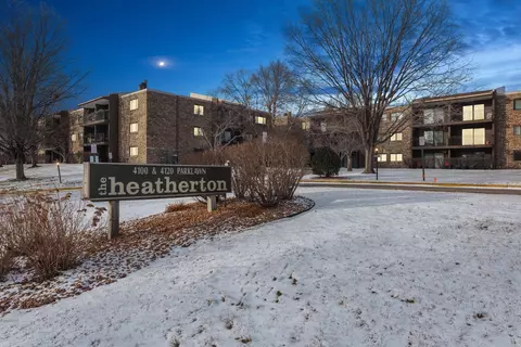 4120 Parklawn Ave #131, Edina, MN 55435