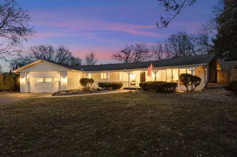 423 White Oak Dr, West Saint Paul, MN 55118