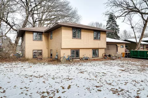 927 40th Ln, Anoka, MN 55303